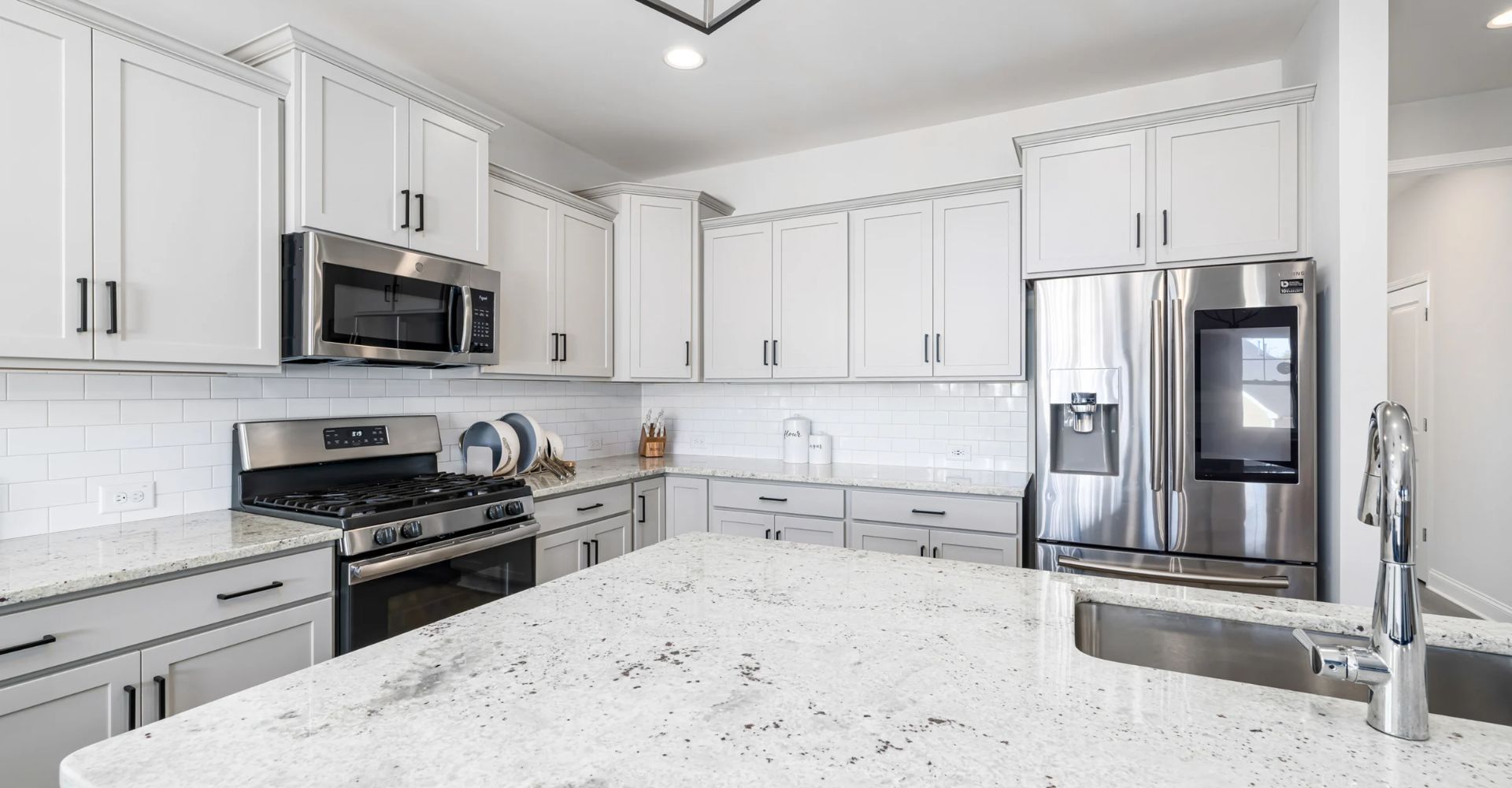 M10888-Blog-4-Reasons-To-Choose-Granite-Countertops-Hero-63b5a997e64ae